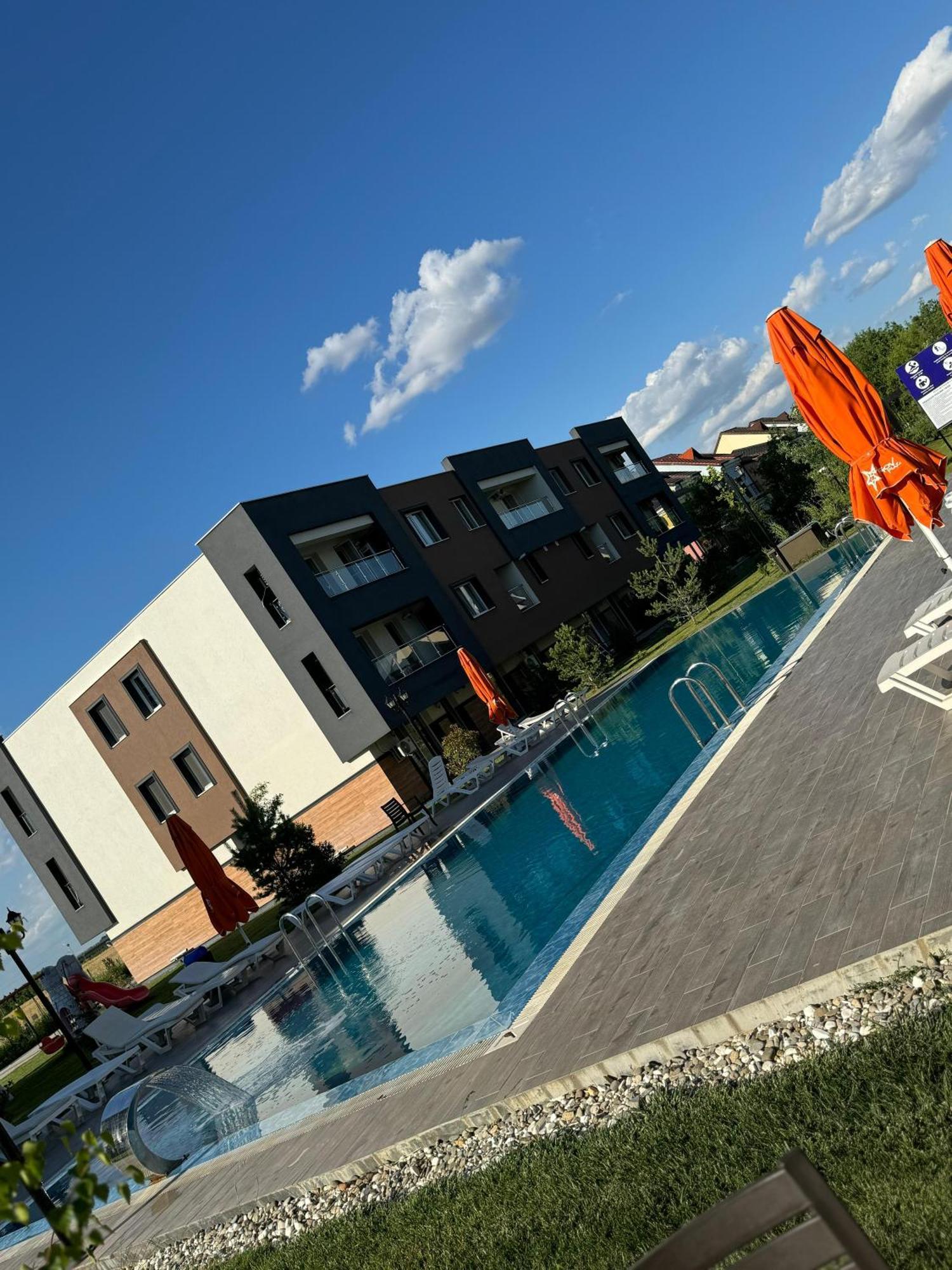 Libertatii Gardens Poolside Airport&Therme Отопени Экстерьер фото